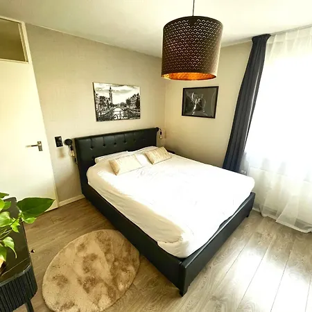 Spacious And Cozy House With Affordable Parking Vakantiehuis