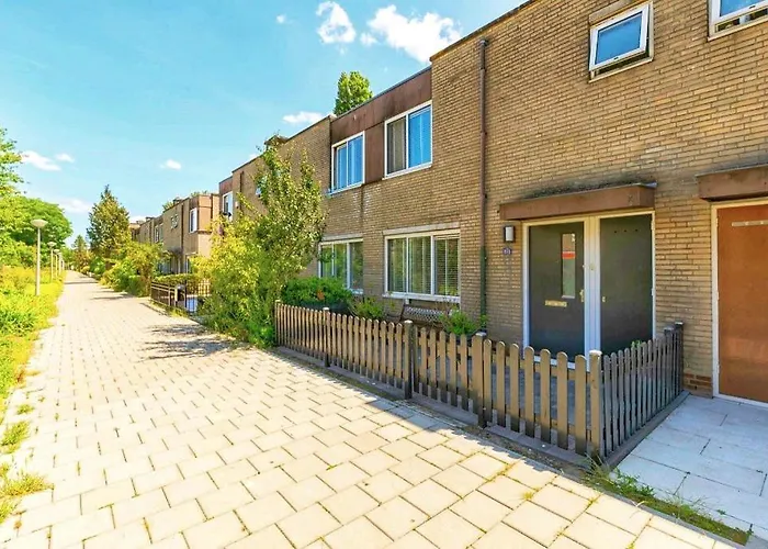 Vakantiehuis Spacious And Cozy House With Affordable Parking *