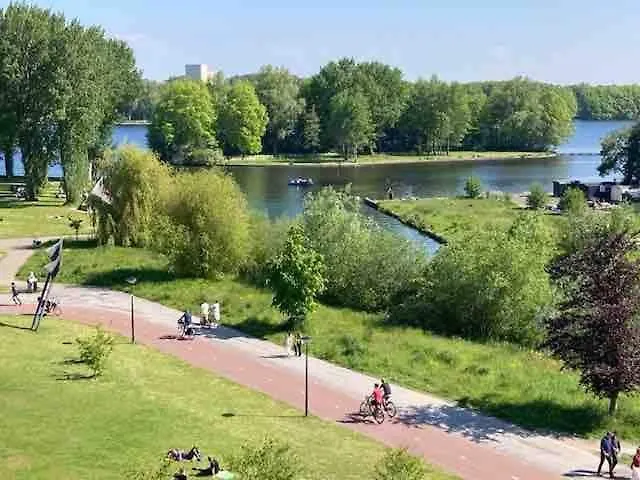 Vakantiehuis Spacious And Cozy House With Affordable Parking