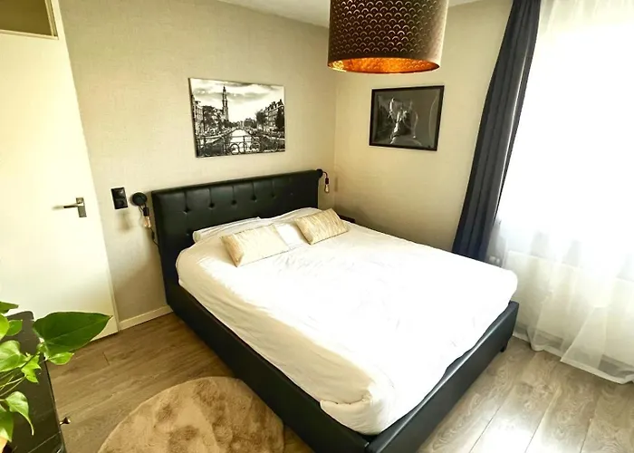 Spacious And Cozy House With Affordable Parking Vakantiehuis