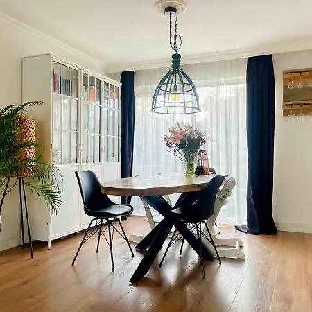 Dom wakacyjny Spacious And Cozy House With Affordable Parking Amsterdam