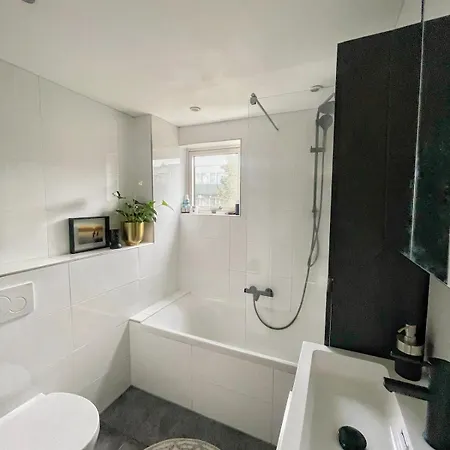 Spacious And Cozy House With Affordable Parking Amesterdão