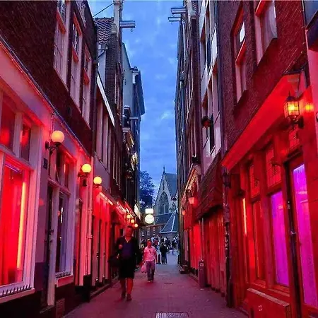 Spacious And Cozy House With Affordable Parking Amsterdam