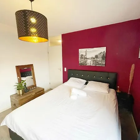 Spacious And Cozy House With Affordable Parking Holiday home *