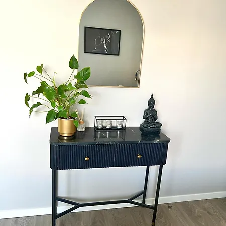 Spacious And Cozy House With Affordable Parking 펜션 *