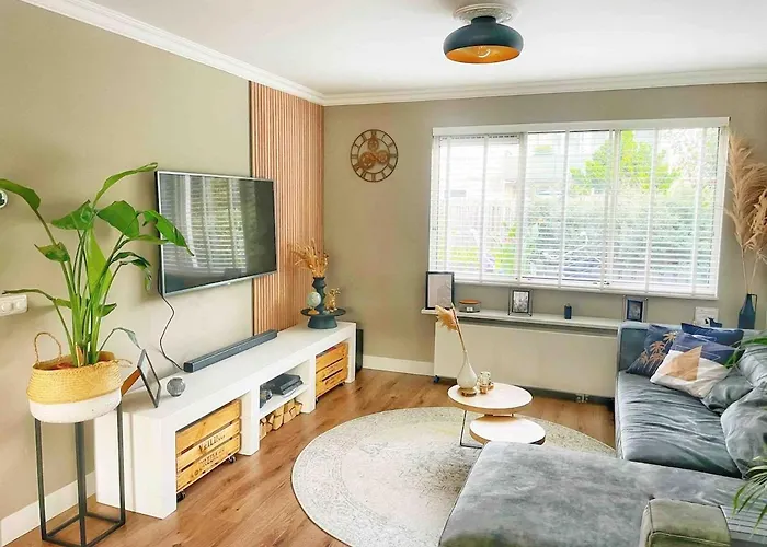 Spacious And Cozy House With Affordable Parking * 암스테르담