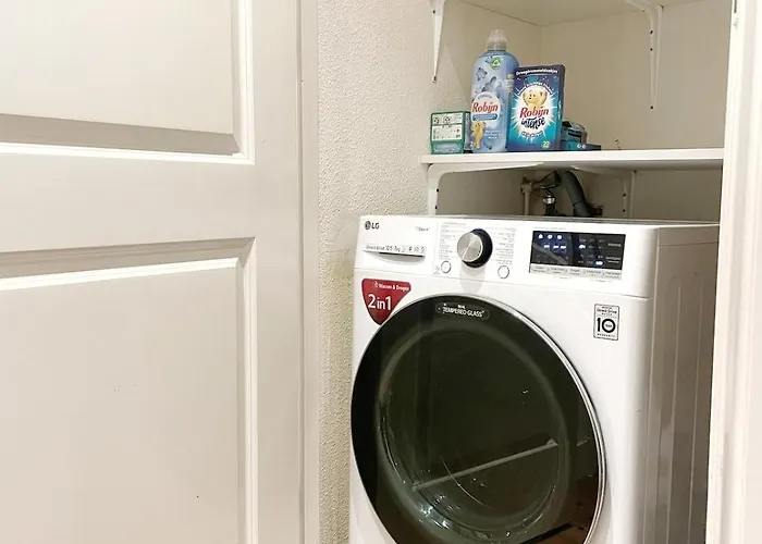 Spacious And Cozy House With Affordable Parking 펜션 *