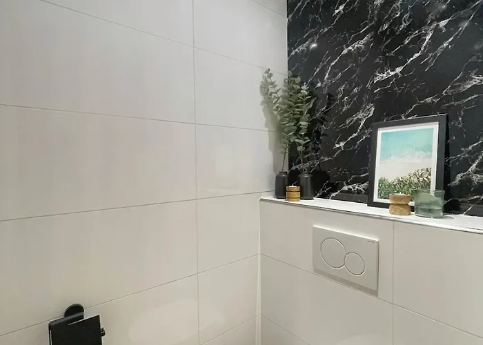 Spacious And Cozy House With Affordable Parking 펜션 암스테르담