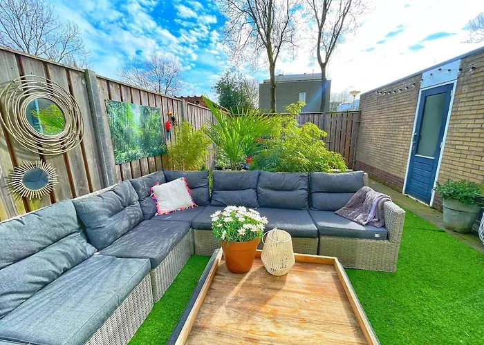 Spacious And Cozy House With Affordable Parking