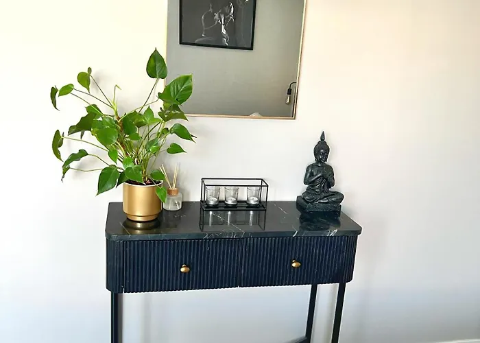 Spacious And Cozy House With Affordable Parking 펜션 *